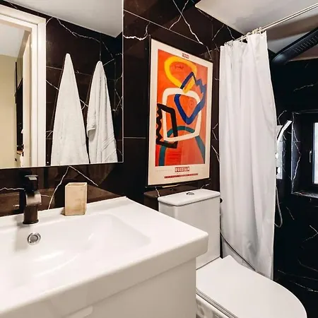 Sea Side Modern Cozy 1 Queen Bed Apt * Paphos
